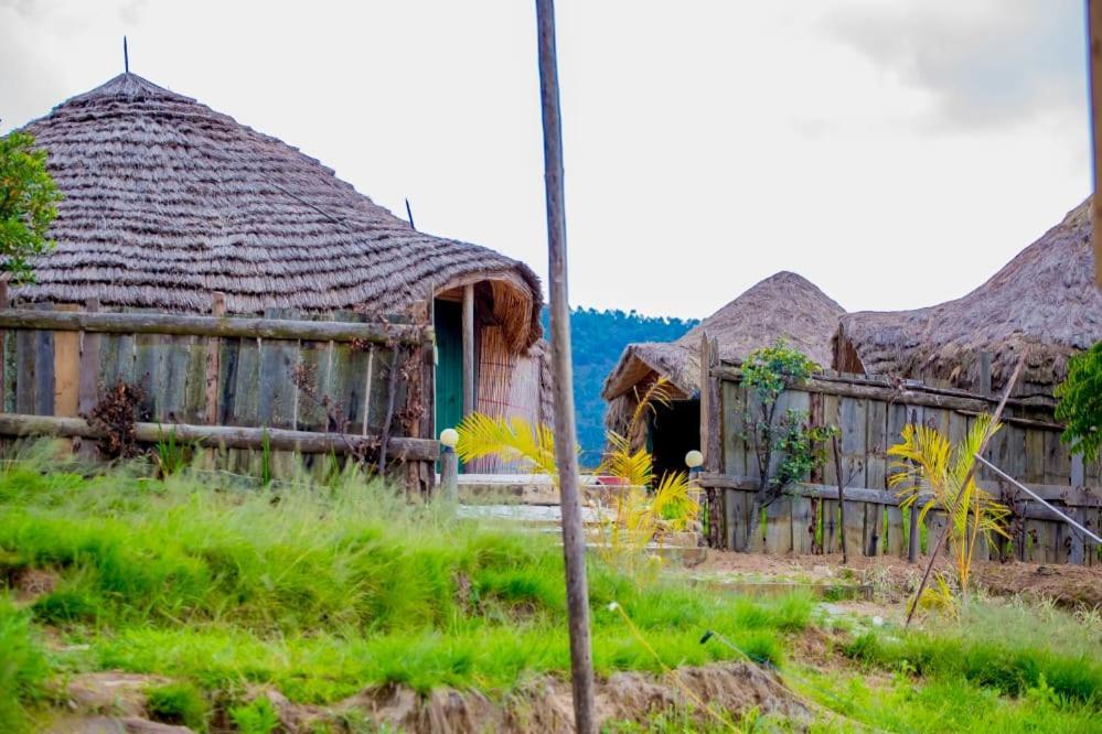 Kitabi Ecocenter Hotel Gabegi Buitenkant foto
