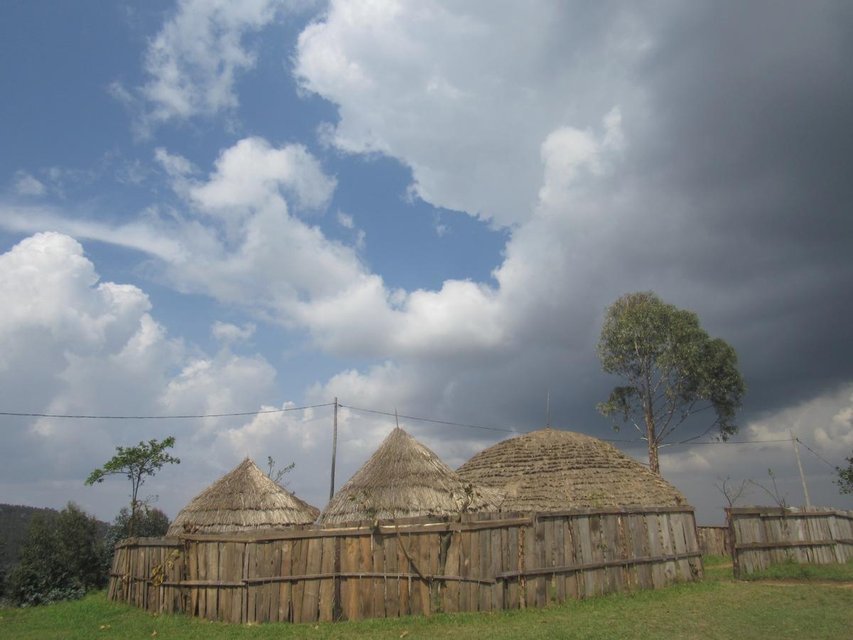 Kitabi Ecocenter Hotel Gabegi Buitenkant foto