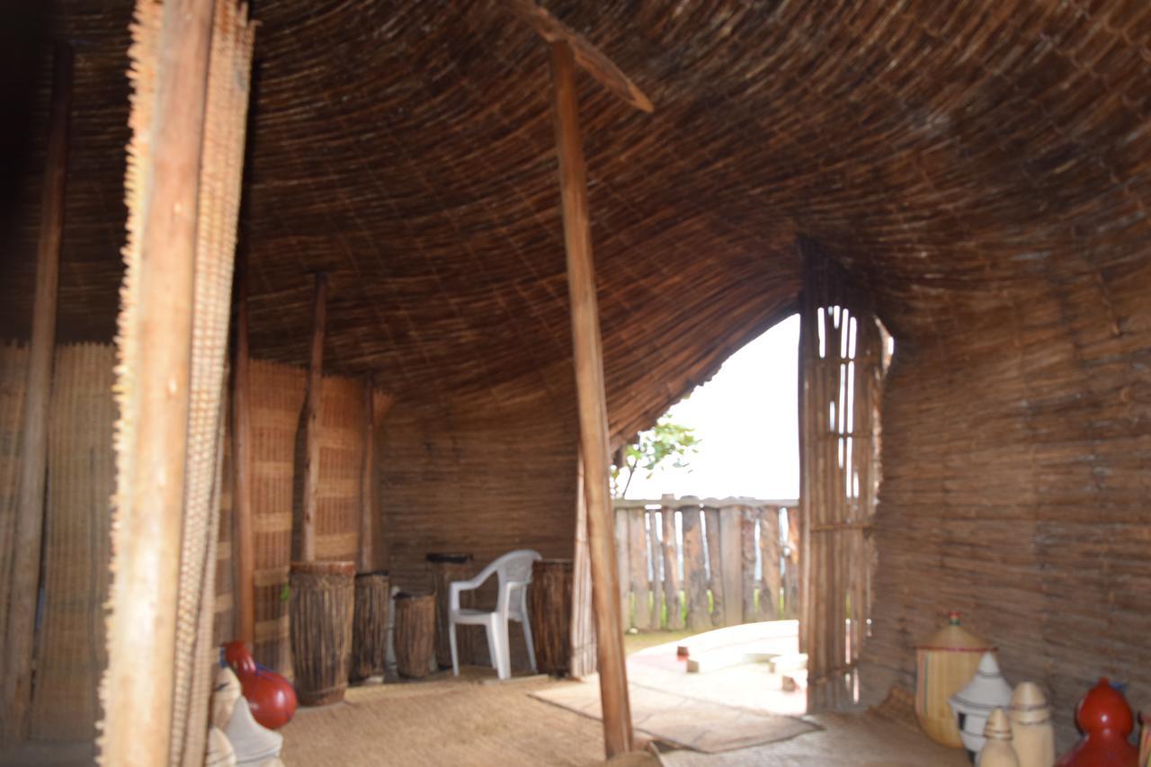 Kitabi Ecocenter Hotel Gabegi Buitenkant foto