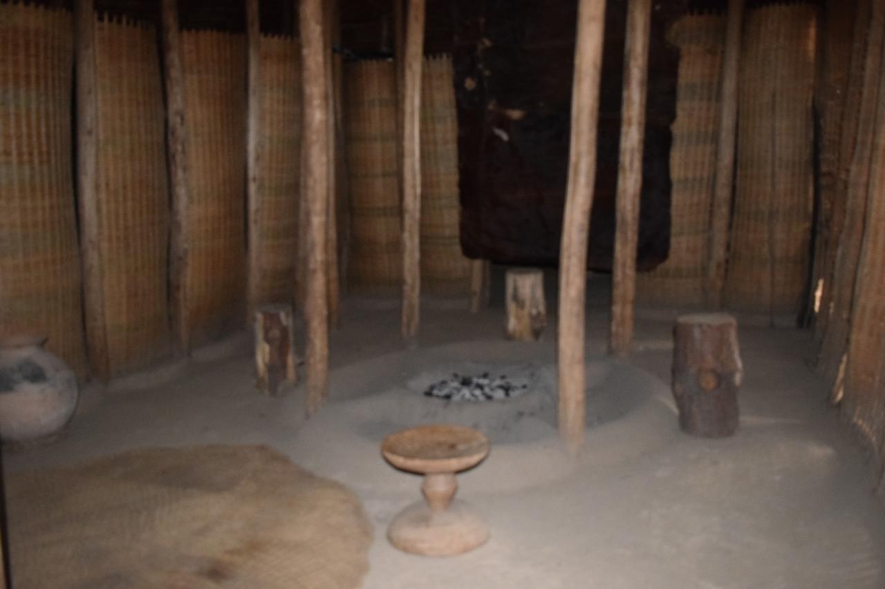 Kitabi Ecocenter Hotel Gabegi Buitenkant foto