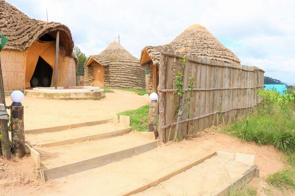 Kitabi Ecocenter Hotel Gabegi Buitenkant foto