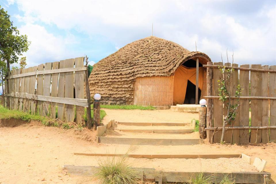 Kitabi Ecocenter Hotel Gabegi Buitenkant foto