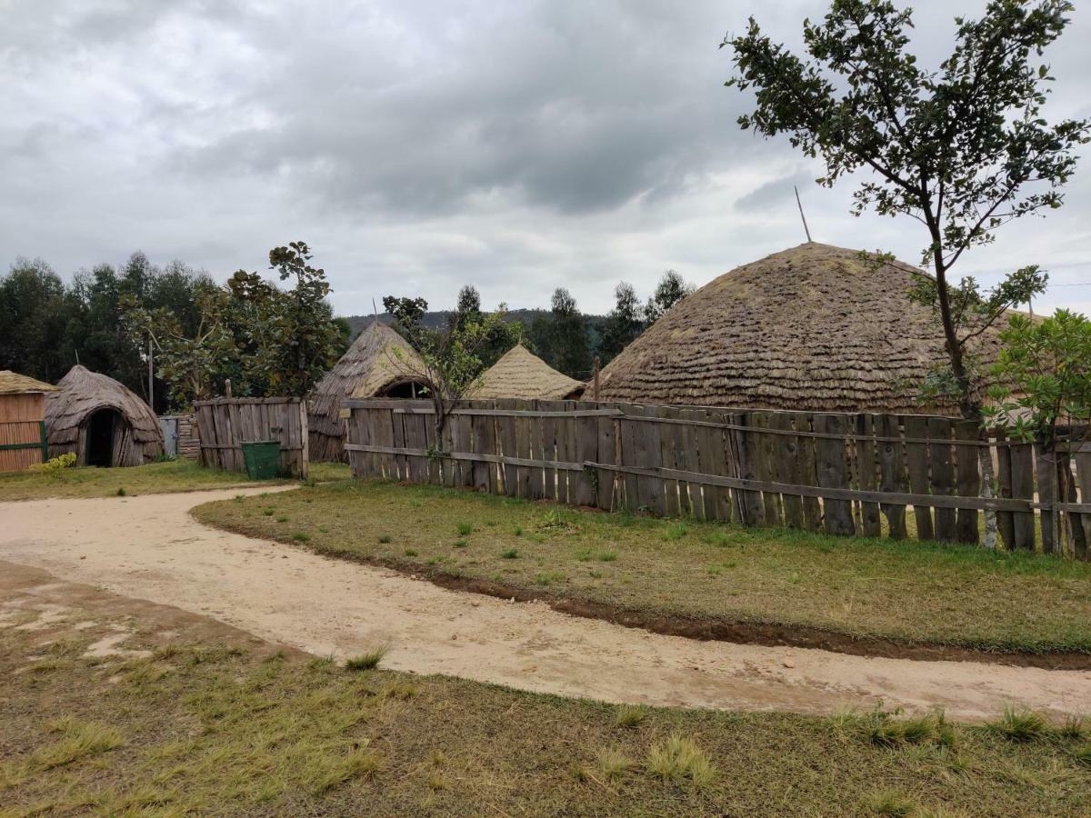 Kitabi Ecocenter Hotel Gabegi Buitenkant foto